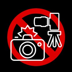 フラッシュを使用した写真撮影や周囲の観戦の妨げになる大きな機材（望遠レンズ、三脚など）の持込みによる写真撮影はおやめください